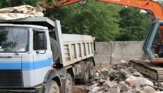 Вывоз строительного мусора с участка в Усинске недорого от 1560 руб. | 2Землекопа-Снс